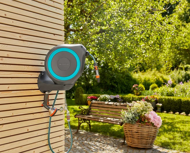 GardenHouse - Mangueira Externa Com Enrolador Retrátil, trava e Suporte Giratório 180