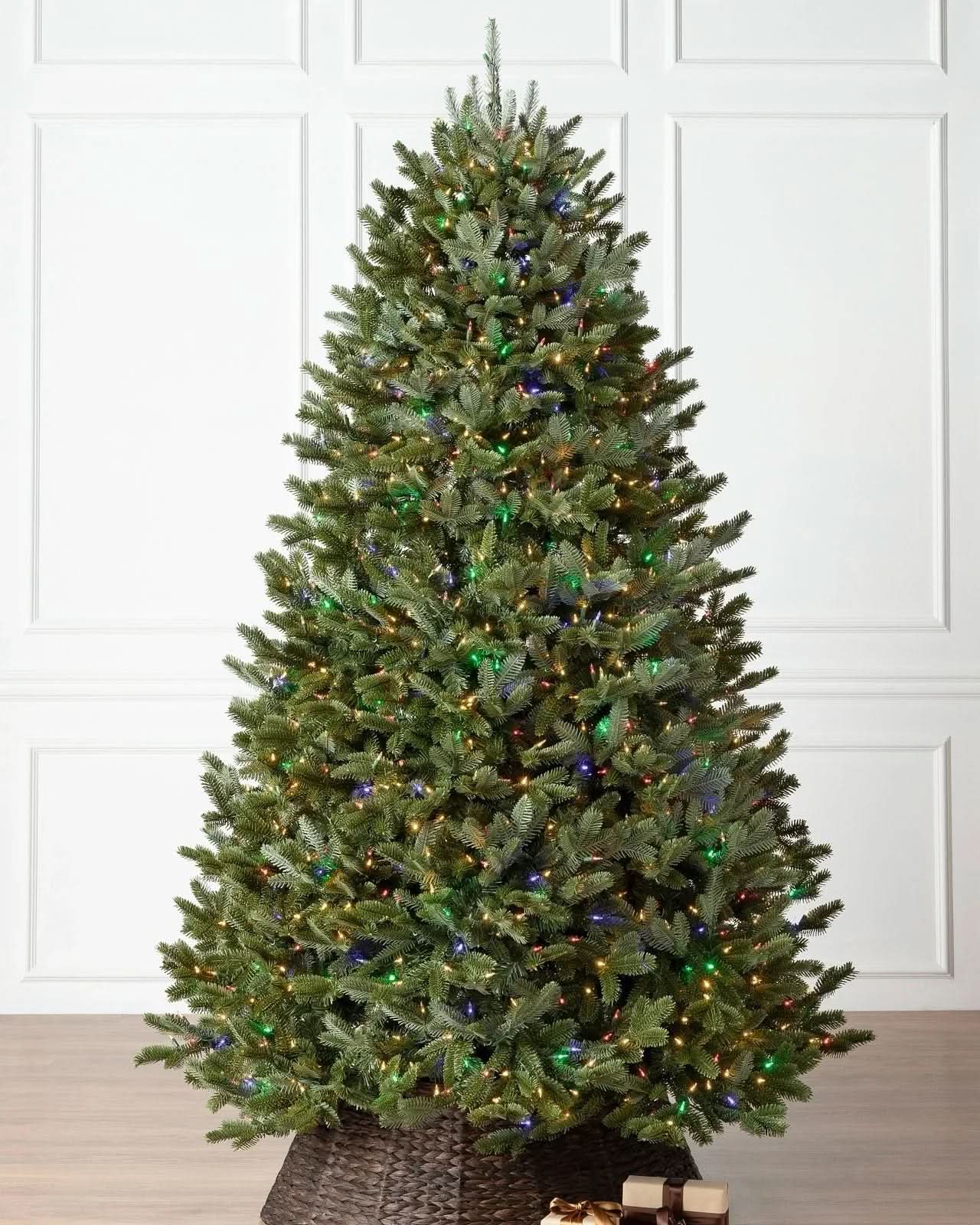 Árvore de Natal Fraser Fir com Galhos Articulados, Suporte Metálico e Micro LEDs Coloridos Embutidos