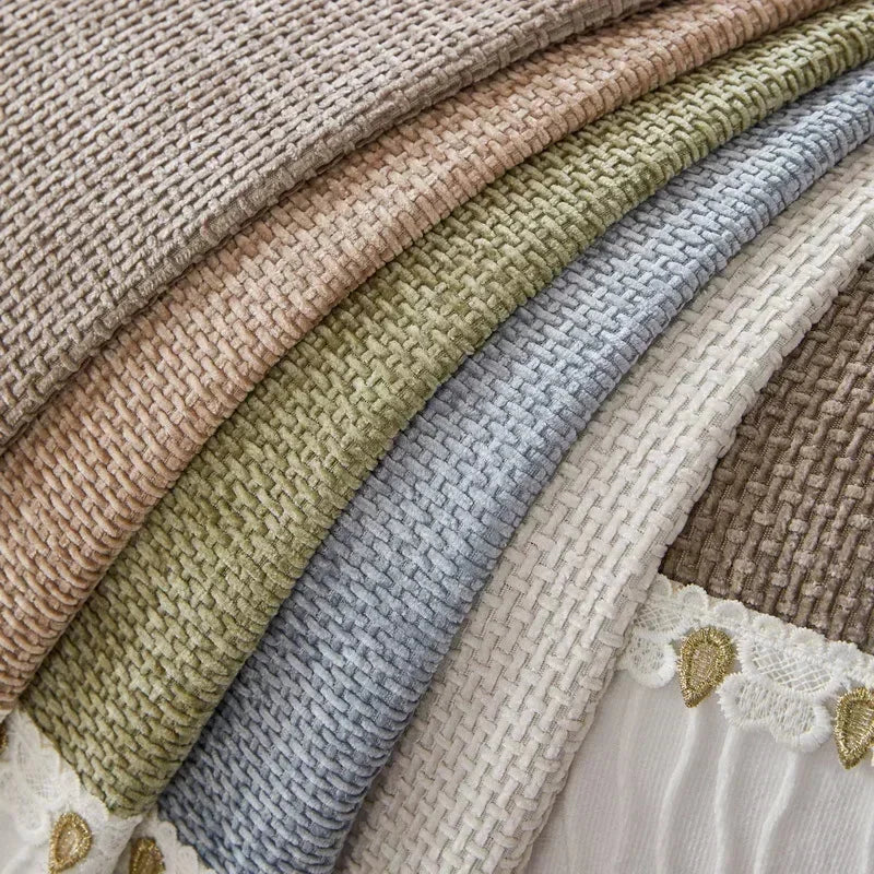 Capa para Sofá Chenille Antiderrapante com Bordado Floral Marrom Claro