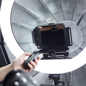 ProPrompt Mini - Teleprompter portátil para smartphones e DSLRs, inclui controle remoto Bluetooth e acessórios completos para uma gravação de vídeo profissional. Disponível na Gangahub.