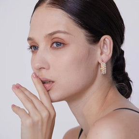 Brinco Cravejado de Perolas Folheado a Ouro 18k