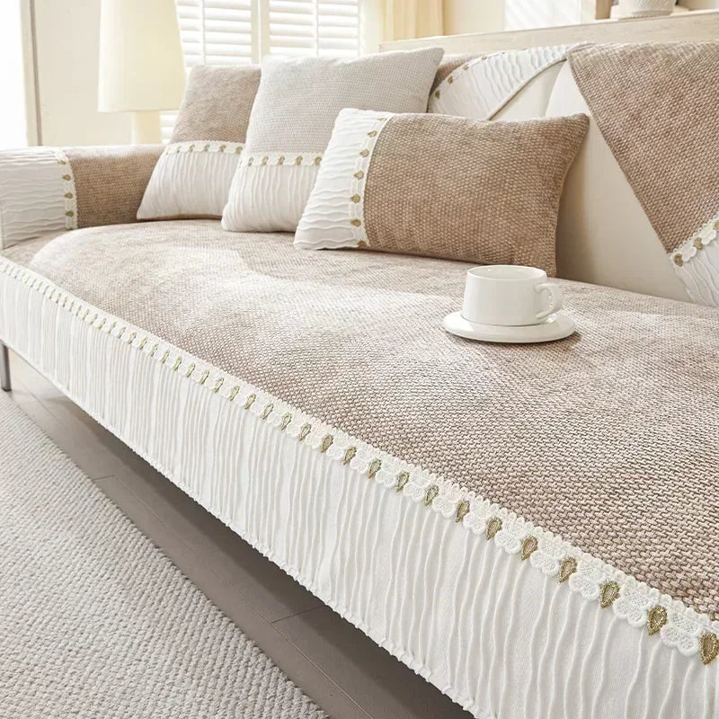 Capa para Sofá Chenille Antiderrapante com Bordado Floral Marrom Claro