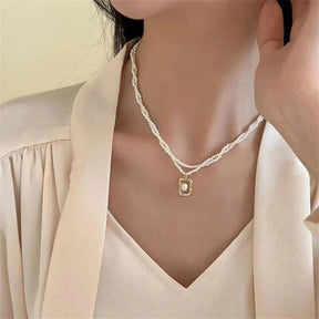 Colar Duplo de Pérolas com Pingente